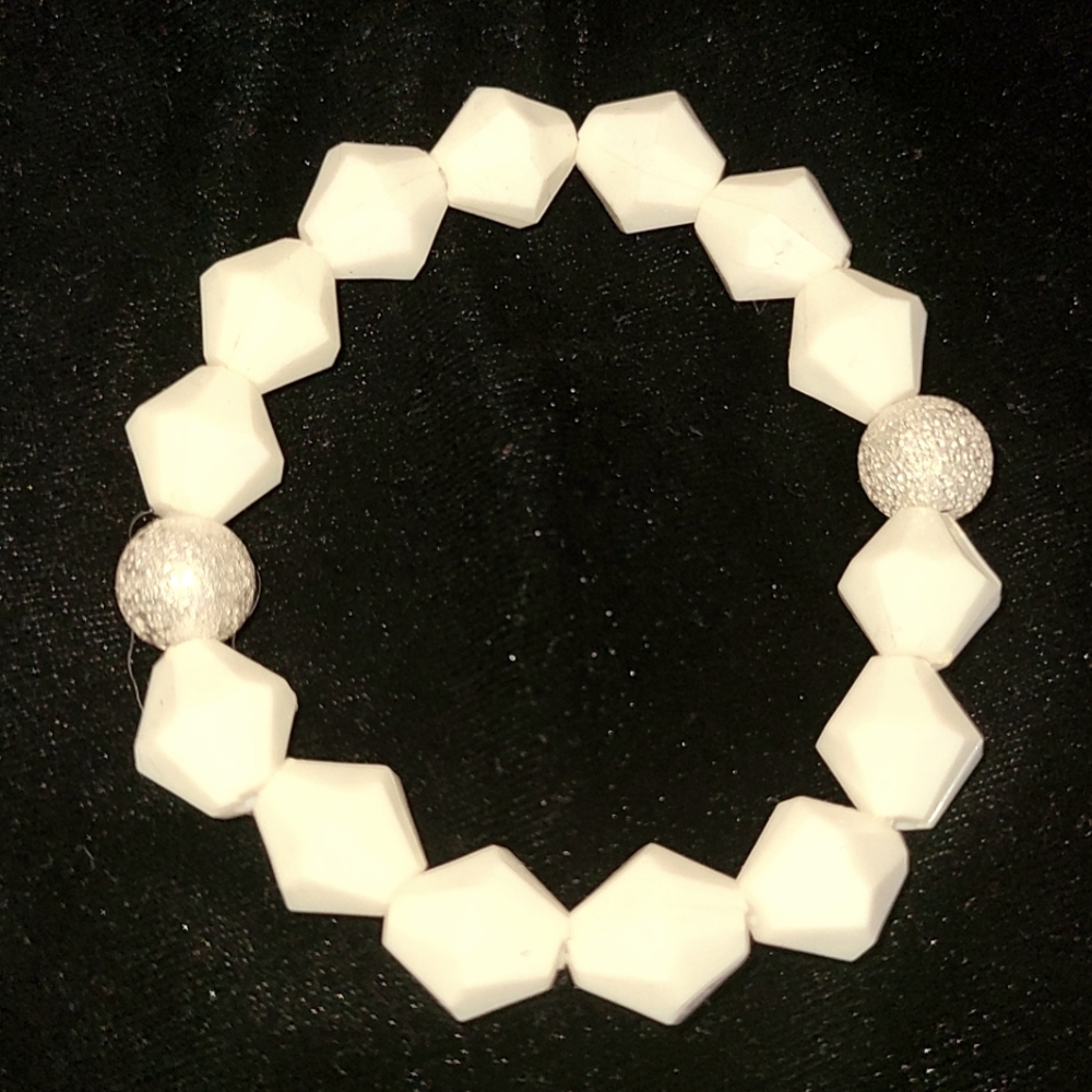Cream Octo Beaded Bracelet NWOT